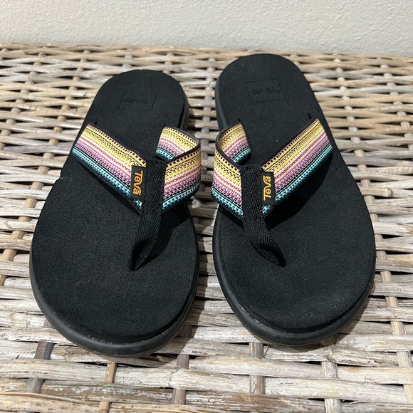 Teva Voya Colorful Striped Women's Flip Flops, size 6, EUC, casual, comfortable - Picture 3 of 7